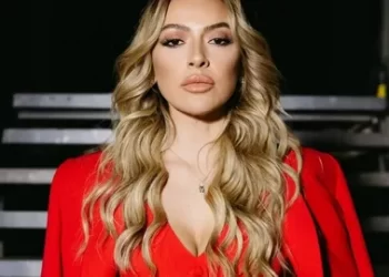 Hadise tacize tepkisiz kalmadı! İş ilişkisini bitirdi