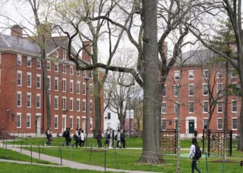 Trump, Harvard Üniversitesi’nin fonlarını dondurdu