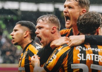 Hull City, geriden gelerek kazandı!