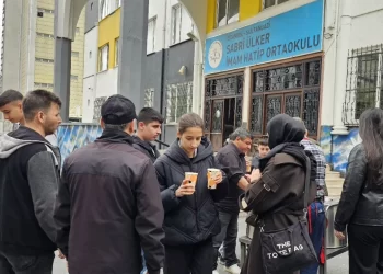 İstanbul’da deprem sonrası 74 bin kişi okullarda barındı