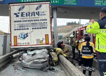Pendik’te feci kaza! Otomobil TIR’ın altına girdi: 4 kişi yaşamını yitirdi