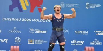 Milli halterci Yusuf Fehmi Genç’ten iki altın madalya!