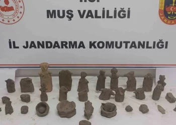 Muş’ta, 4 bin yıllık heykel ve obje yakalandı!