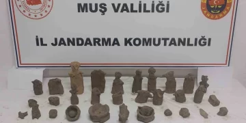 Muş’ta, 4 bin yıllık heykel ve obje yakalandı!