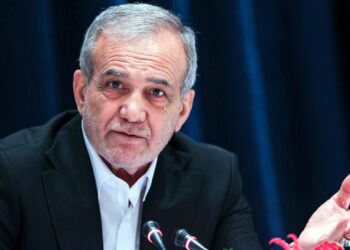 Güney Kutbu tatili görevine mal oldu: Pezeşkiyan yardımcısını azletti