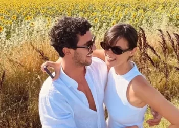 Pınar Deniz ile Kaan Yıldırım doğum sonrası ilk kez görüntülendi; Oğlumuzla çok keyifliyiz Pınar Deniz ile Kaan Yıldırım doğum sonrası ilk kez görüntülendi; Oğlumuzla çok keyifliyiz