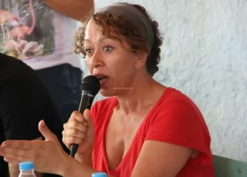 Şebnem Sönmez, TRT’ye sert tepki göstererek, “Beni de 7 Numara’dan çıkar” dedi.