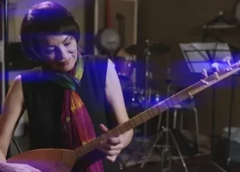 Sanatçı Sevinç Eratalay gözaltına alındı