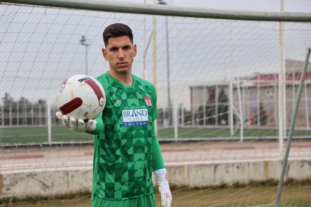 sivasspor a kaleci nikolic ten kotu haber habermeydan