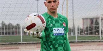 Sivasspor’a kaleci Nikoliç’ten kötü haber!