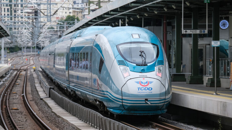 Yüksek Hızlı Tren Konsorsiyumu'nun kurulmasıyla birlikte, yüksek yerlilik oranına sahip YHT dizileri üretilecek ve ulusal ağda kullanılacak.