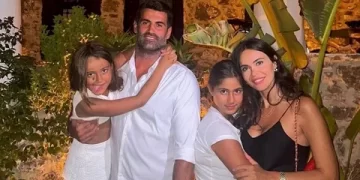 Zeynep Demirel’den minik kızı Yasmin ile yeni poz