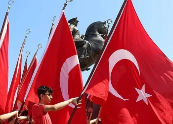 19 Mayıs Pazartesi günü tatil mi? Okullar ve iş yerleri açık mı?