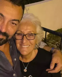Asli Hunel Saruhan Hunel annesini kaybetti1 habermeydan