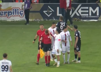 Elazığspor-Vanspor maçı olaylar nedeniyle tatil edildi!