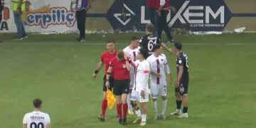 Elazığspor-Vanspor maçı olaylar nedeniyle tatil edildi!