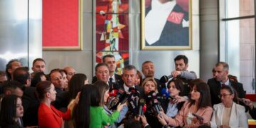 Özgür Özel: Hukuk Devletini Bu Kadar Ayağa Düşürmeyin