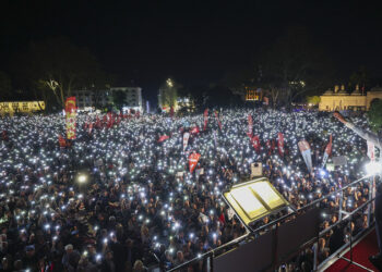 Özgür Özel: Safları Sıklaştırın Çocuklar, Bu Kavga Faşizme Karşı, Bu Kavga Hürriyet Kavgasıdır