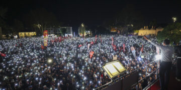 Özgür Özel: Safları Sıklaştırın Çocuklar, Bu Kavga Faşizme Karşı, Bu Kavga Hürriyet Kavgasıdır