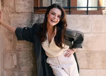 Uzak Şehir’in Alya’sı Sinem Ünsal’dan romantik paylaşım! 