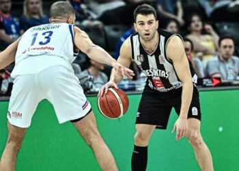 Anadolu Efes, Beşiktaş’ı son çeyrekte geçti!
