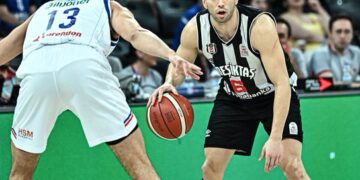 Anadolu Efes, Beşiktaş’ı son çeyrekte geçti!