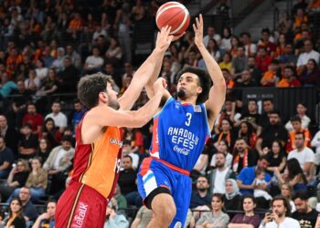 Anadolu Efes, Galatasaray’ı farklı geçti!