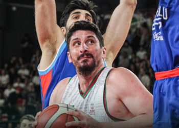 Anadolu Efes, İzmir’den galibiyetle dönüyor!