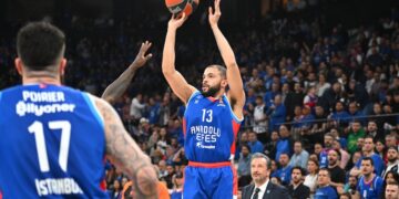 Anadolu Efes, seriyi Atina’ya taşıdı!
