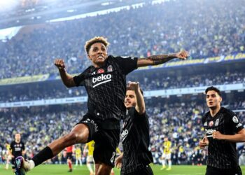 Beşiktaş, Fenerbahçe’yi Kadıköy’de devirdi!