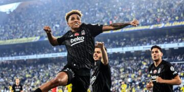 Beşiktaş, Fenerbahçe’yi Kadıköy’de devirdi!