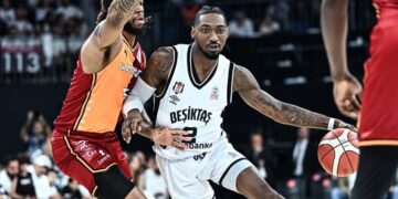 Beşiktaş, Galatasaray’ı farklı yenip seride öne geçti!