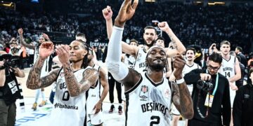 Beşiktaş, potadaki derbide Fenerbahçe’yi devirdi!