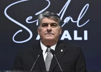 Beşiktaş’ta başkan yeniden Serdal Adalı!