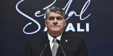 Beşiktaş’ta başkan yeniden Serdal Adalı!