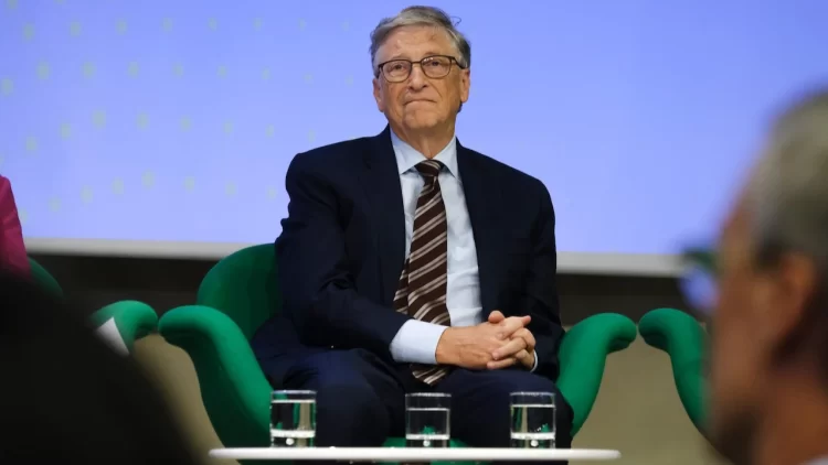 Microsoft’un kurucusu ve teknoloji dünyasının önde gelen isimlerinden Bill Gates, yapay zekanın asla yerini tutamayacağını düşündüğü üç mesleği açıkladı.