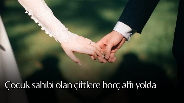 Türkiye’de Aile ve Gençlik Fonu kapsamında sunulan faizsiz evlilik kredisi için yeni bir model hazırlanıyor. Edinilen bilgilere göre, çocuk sahibi olan çiftlerin kredi borçlarının silinmesi veya azaltılması için hükümet tarafından çalışmalar başlatıldı.