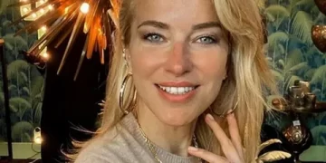 Burcu Esmersoy peş peşe 6 farklı modelle kamera karşısında bikini şov yaptı!