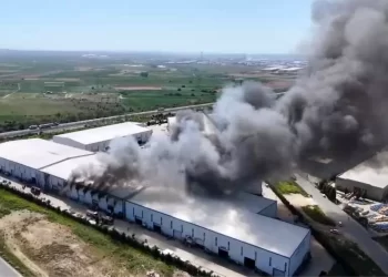 Çerkezköy’de fabrika yangını: Patlama sesleri paniğe neden oldu, girişler yasaklandı