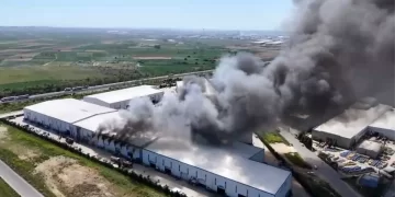 Çerkezköy’de fabrika yangını: Patlama sesleri paniğe neden oldu, girişler yasaklandı