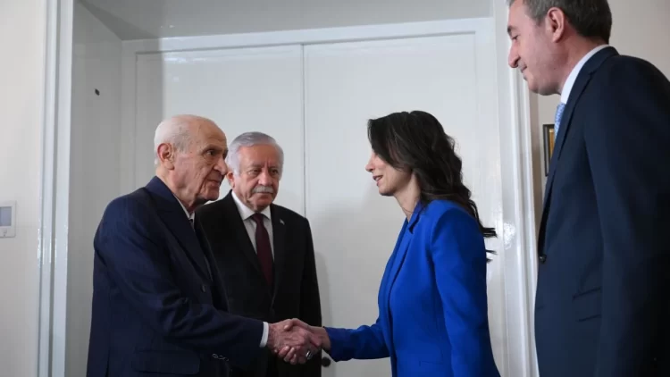 DEM Parti heyeti, MHP’yi ziyaret etti ve görüşmeye MHP Genel Başkanı Devlet Bahçeli de katıldı.