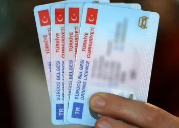 Eski tip ehliyetlerin yenilenmesi için verilen süre bugün sona eriyor Ehliyet yenileme süresi doluyor: Yenileme ücreti ne kadar, başvurular nasıl ve nereden yapılır?