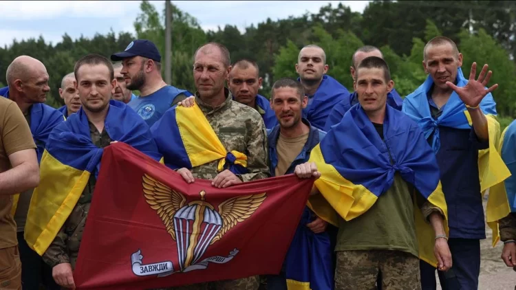 Ukrayna ile Rusya arasında Dolmabahçe görüşmelerinde varılan esir takası anlaşması, bugün gerçekleştirilen değişimle tamamlandı.