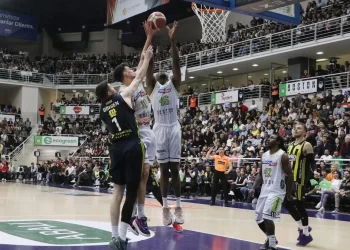 Fenerbahçe Beko, Denizli’de kayıp!