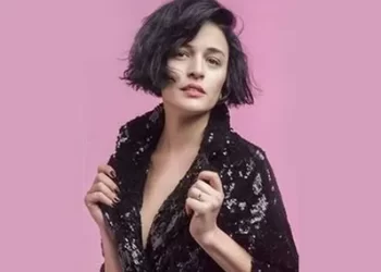 Gonca Vuslateri kızı Asya ile tatilin keyfini çıkardı!