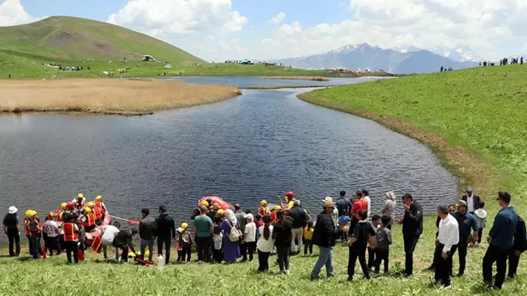 Hakkari’de 3 bin 400 rakımlı yaylada 30 yıl sonra ilk festival düzenlendi Hakkari’de 3 bin 400 rakımlı yaylada 30 yıl sonra ilk festival düzenlendi.