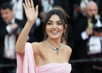 Hande Erçel Cannes kırmızı halısında