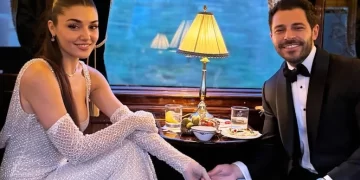 Hande Erçel ve Hakan Sabancı Roma-Paris treninde aşka geldi