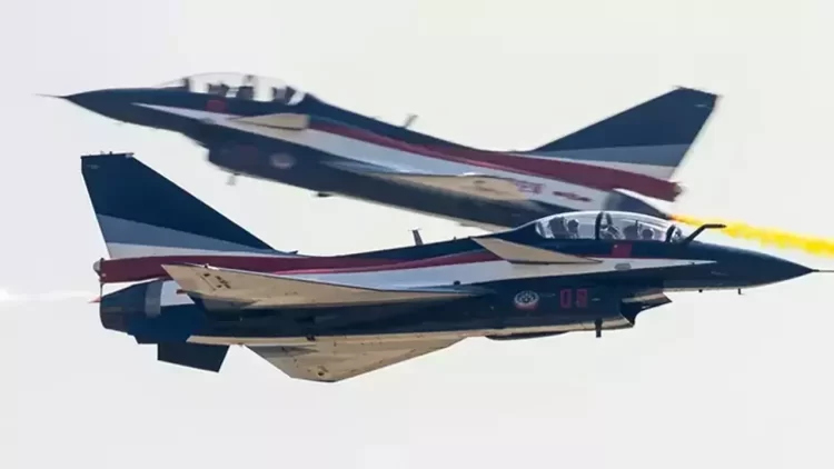 Hindistan ile Pakistan arasındaki gerginlik tırmanırken, Pakistan Dışişleri Bakanı İshak Dar, yaşanan hava çatışmasında Çin yapımı J-10C savaş uçaklarının kullanıldığını duyurdu.