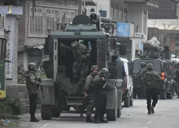 Hindistan ordusu Pakistan’ı hedef alarak saldırıya geçti